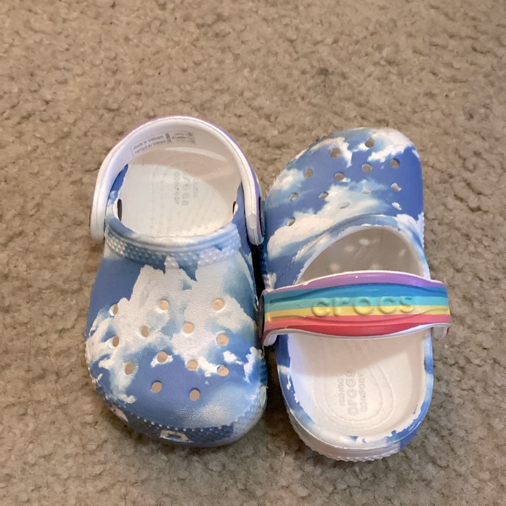 Cloud kid crocs